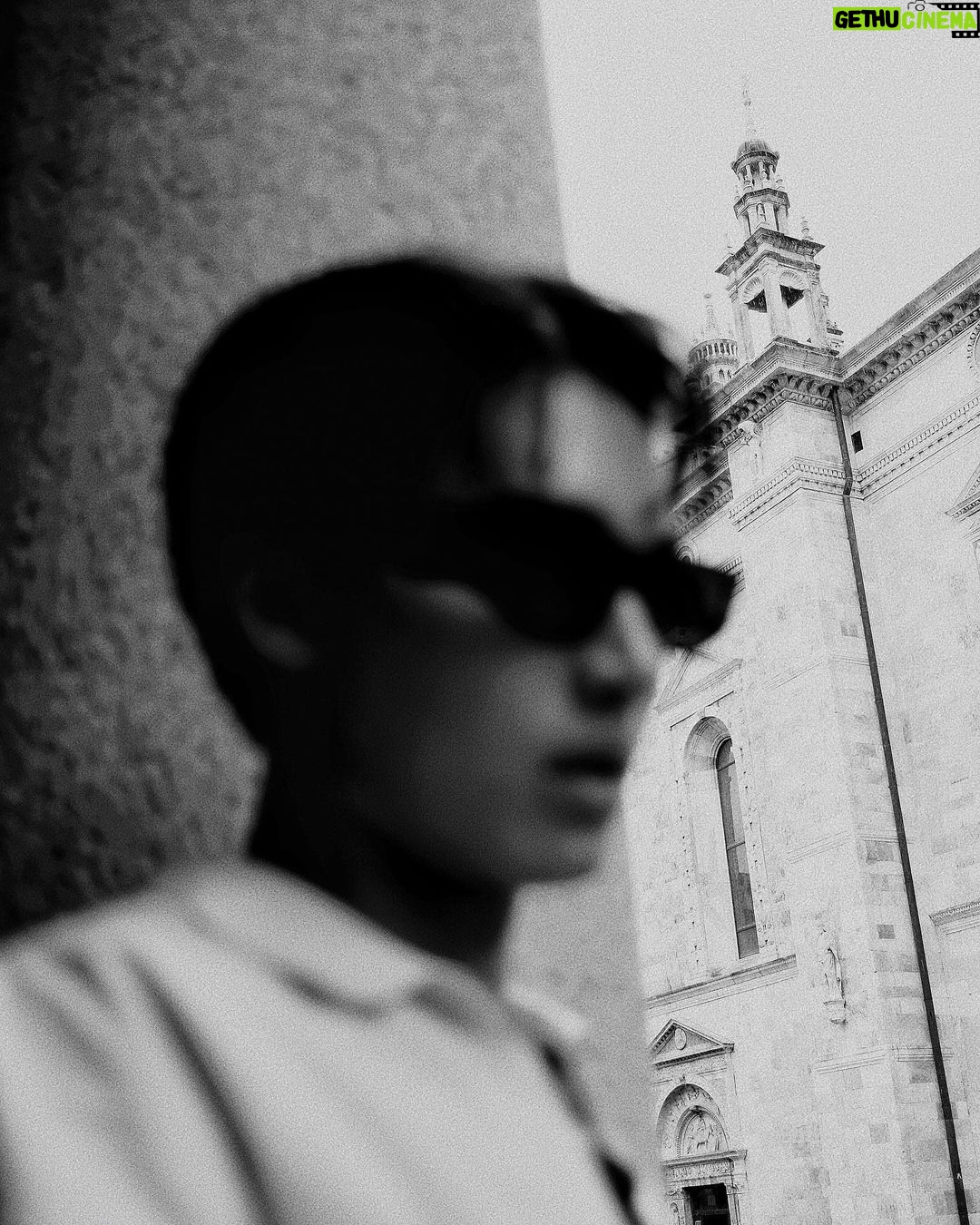Metawin Opas-iamkajorn Instagram - Experiencing the rain of Lake Como #prada Lake Como, Italy