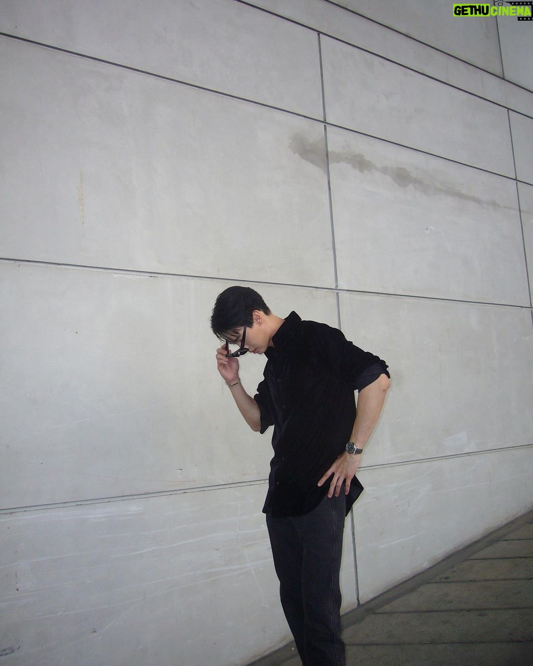 Metawin Opas-iamkajorn - 885.1K Likes - All black
