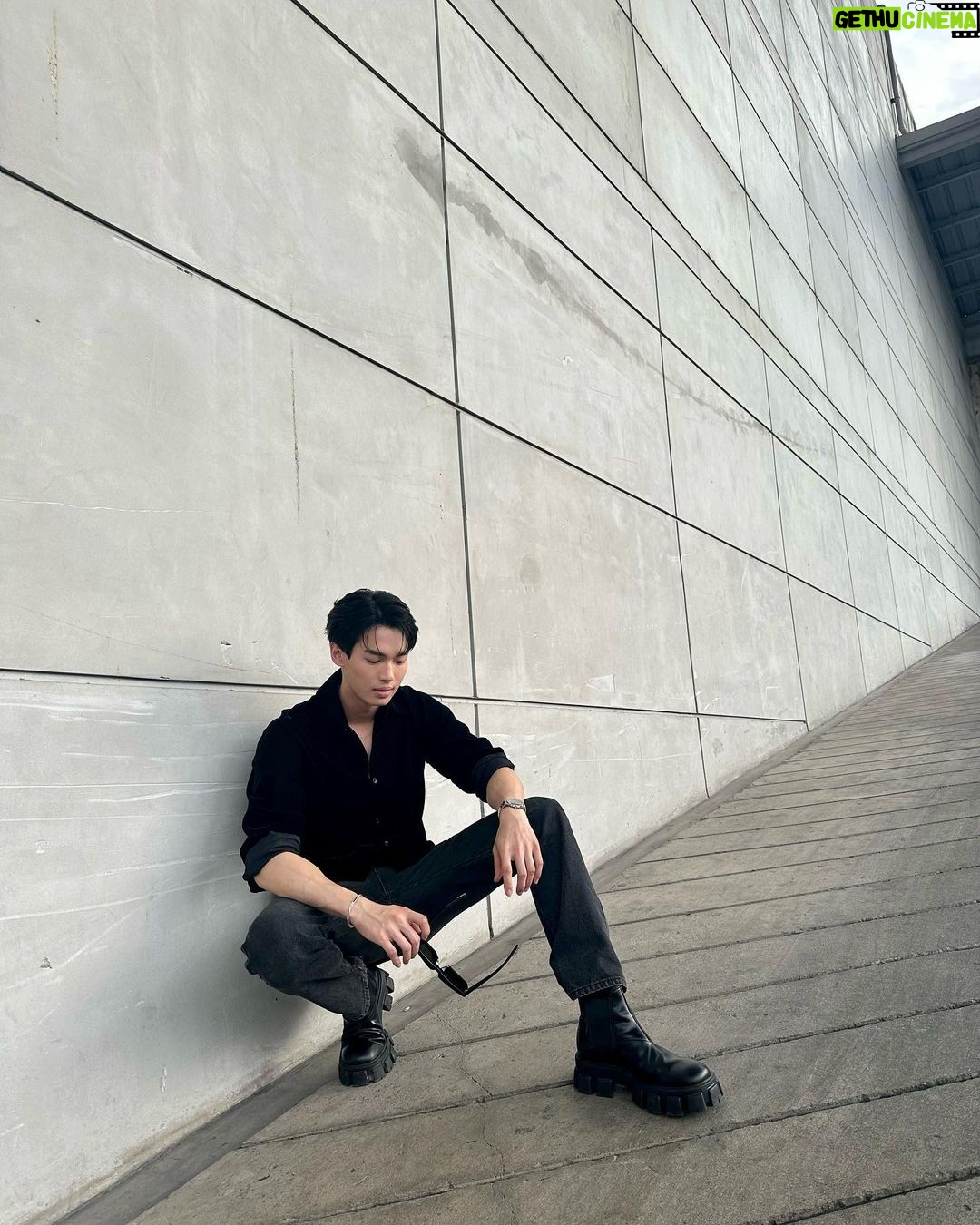 Metawin Opas-iamkajorn - 885.1K Likes - All black