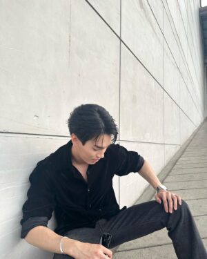Metawin Opas-iamkajorn Instagram - All black