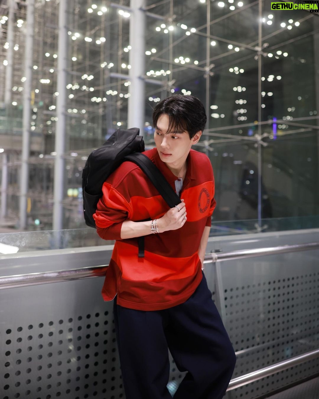 Metawin Opas-iamkajorn Instagram - Destination: New York! ✈️ Ready for takeoff to Tommy Hilfiger Fall-Winter 24 Runway Show. @tommyhilfiger #TommyHilfiger #TommyHilfigerTH