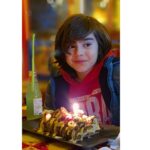 Metehan Parıltı Instagram - Doğum günü çocuğu gibi çek 😜🥳🎂 #metehanparilti #metehanparıltı #çocukoyuncu #kuzgun #kadin #satılmış #afiliask #hamsi #öğretmen #aliörnek #uyanışbüyükselçuklu #selçuk #kin #aslan #mucizedoktor #mehmet #şöhretlerokulu #arabesk #anotherself #cemil #instagram #instagood #likeforlikes #happy #cute #follow #smile #instalike #mpfc #doğumgünüçocuğu