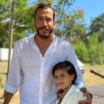 Metehan Parıltı Instagram - Aradaki boy farkı yüzünden gözükmüyor olabilirim :)) ❤️🌸 @ogedaygirisken #metehanparilti #metehanparıltı #çocukoyuncu #kuzgun #kadin #satılmış #afiliask #hamsi #öğretmen #aliörnek #uyanışbüyükselçuklu #selçuk #kin #aslan #mucizedoktor #mehmet #şöhretlerokulu #arabesk #anotherself #instagram #instagood #likeforlikes #happy #cute #follow #smile #instalike #mpfc