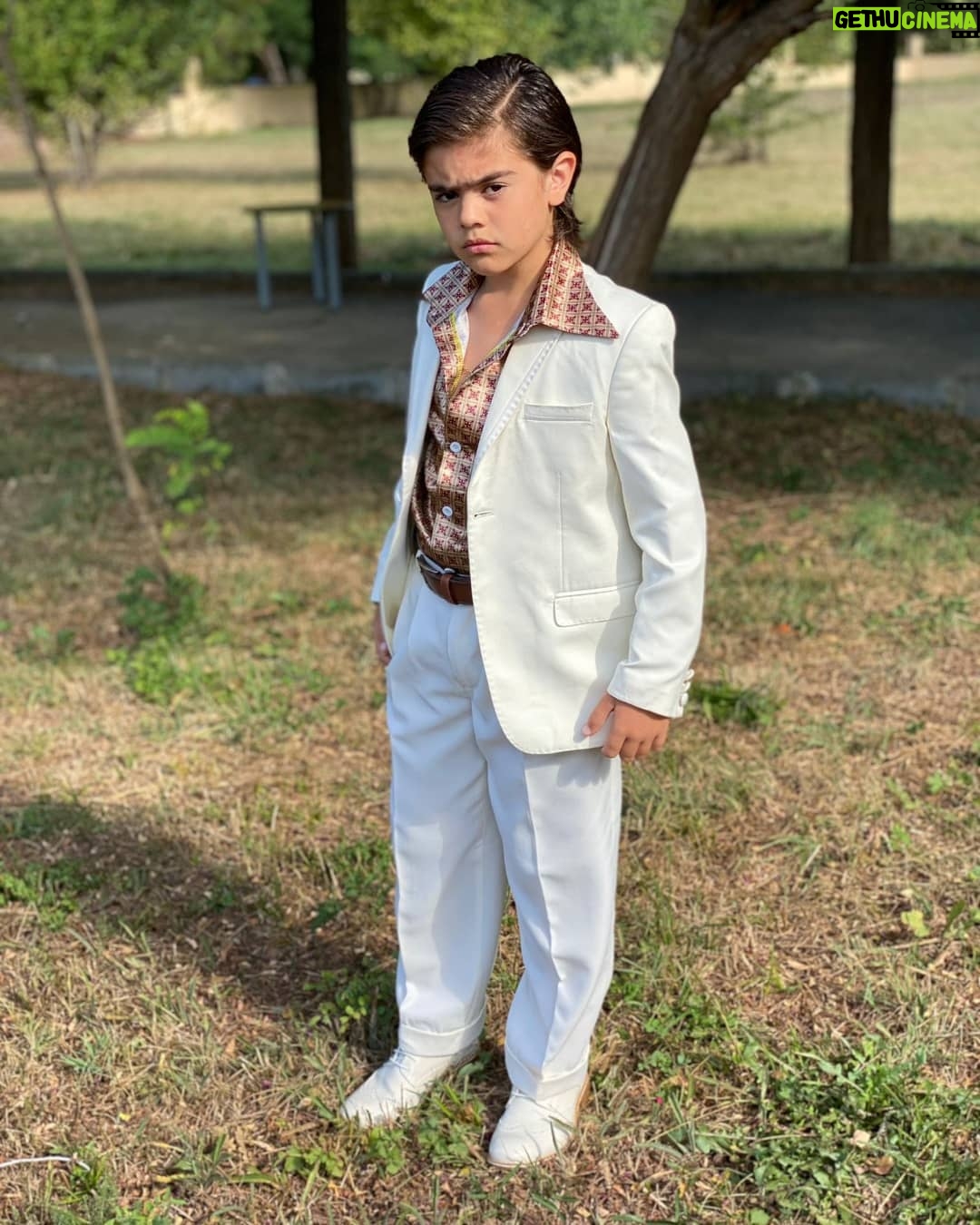 Metehan Parıltı Instagram - Rolünün hakkını veren adam fotosu 🤪🤗☺️ 🎤🧿 @cns.production @sohretlerokulufilm @adnanonal @layla_sirin_ajans @derin__alya #metehanparilti #metehanparıltı #çocukoyuncu #kuzgun #kadin #satılmış #afiliask #hamsi #öğretmen #aliörnek #uyanışbüyükselçuklu #selçuk #kin #aslan #mucizedoktor #mehmet #şöhretlerokulu #arabesk #anotherself #cemil #instagram #instagood #likeforlikes #happy #cute #follow #smile #instalike #mpfc Istanbul, Turkey