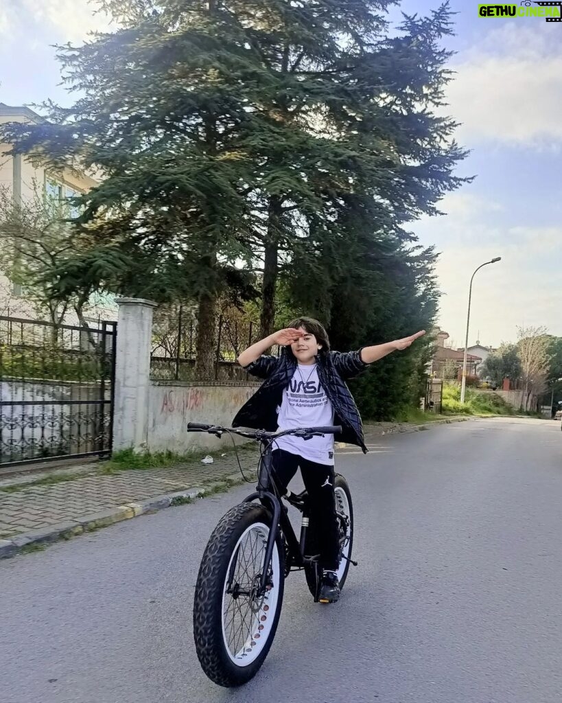 Metehan Parıltı Instagram - Motorsuz bisiklet :) #fatbike