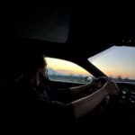 Metin Akdülger Instagram - Hayaller paylaşıldıkça büyür, gerçek olur. En güzeli de sevginizin en güçlü olduğu kişilerle paylaşmaktır. Sonraki hayallere ve nice gerçek güzelliklere. 🥃🖤⚡ Benim için bir #işbirliği hiç bu kadar güzel olmamıştı. Bu güzel hatırayı yaratmamıza vesile olan @porscheturkiye 'ye teşekkür ederim. ❤