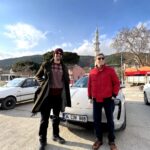 Metin Akdülger Instagram - Hayaller paylaşıldıkça büyür, gerçek olur. En güzeli de sevginizin en güçlü olduğu kişilerle paylaşmaktır. Sonraki hayallere ve nice gerçek güzelliklere. 🥃🖤⚡ Benim için bir #işbirliği hiç bu kadar güzel olmamıştı. Bu güzel hatırayı yaratmamıza vesile olan @porscheturkiye 'ye teşekkür ederim. ❤