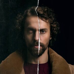 Metin Akdülger Instagram - Hanımlar Beyler,

Uzun süredir canımdan çok sevdiğim @melikefelipe ile (ablam ve havalı eniştem) bir fotoğraf çekimi yapmak istiyorduk. @idiletisim 'den arkadaşım @simgebirben sayesinde gördüğünüz işi çıkaran ekibi topladık ve beraber böyle bir şey oluşturduk. @gqturkiye ' de bizim fotoğraflarımıza ve videomuza denge  sayısında  yer vermek istedi ve biz de mutluluk duyduk. Umarım seversiniz. ✌

Ekip;
Fotograflar ve hikâye: @melikefelipe 
Styling: @rutkayozis 
Styling asistanı: @cagla.ust
Saç makyaj: @onurbayramofficial
Fotoğraf asistanı: @muzaffertemiiz
Video - Yönetmen: @melikemugesahin
Renk: @mesutkesici
Görüntü Yönetmeni:@arinc.arisoy 
F.P:@ercnkrsz 
Video Asistanı: @atacanaydin1
Yazı: @alarakap

Tüm ekip arkadaşlarıma ve @gqturkiye ye teşekkür ederim.

Ladies and Gents,

We've been looking for an opportunity to do a photoshoot with my dear sister and brother in law @ melikefekipe . Lucky us, my dear friend from @idiletisim
@simgebirben helped us to gather this cool crew. So we got together and did this  photoshoot. @gqturkiye saw it and decided to publish it on their new issue called balance. Hope u like it! Thank you @gqturkiye 
Peace! 

Crew;

Photos and story: @melikefelipe 
Styling:  @rutkayozis 
Styling assistant: @cagla.ust
Hair and make up: @onurbayramofficial
Photo assistant: @muzaffertemiiz
Video - Director: @melikemugesahin
Colorist: @mesutkesici
Dop:.@arinc.arisoy 
Focus puller: @ercnkrsz 
Video Assistant: @atacanaydin1
Interview: @alarakap
#gqdenge #duality #mystery 

Thank you! 🖤