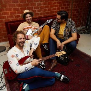 Metin Akdülger Instagram - @harpersbazaarturkiye için yaptığımız röportajdan yayınlanmamış kareler. 
Teşekkürler 🌈
Fotoğraf: @baturalpyilmaz_
Stylist: @ipek_ersoy 
Roportaj: @isikcansucnyk
Makyaj: @yurdaaydogan 
Saç: @mrbuluttt