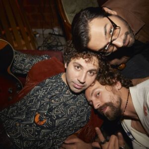 Metin Akdülger Instagram - @harpersbazaarturkiye için yaptığımız röportajdan yayınlanmamış kareler. 
Teşekkürler 🌈
Fotoğraf: @baturalpyilmaz_
Stylist: @ipek_ersoy 
Roportaj: @isikcansucnyk
Makyaj: @yurdaaydogan 
Saç: @mrbuluttt