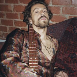 Metin Akdülger Instagram - @harpersbazaarturkiye için yaptığımız röportajdan yayınlanmamış kareler. 
Teşekkürler 🌈
Fotoğraf: @baturalpyilmaz_
Stylist: @ipek_ersoy 
Roportaj: @isikcansucnyk
Makyaj: @yurdaaydogan 
Saç: @mrbuluttt
