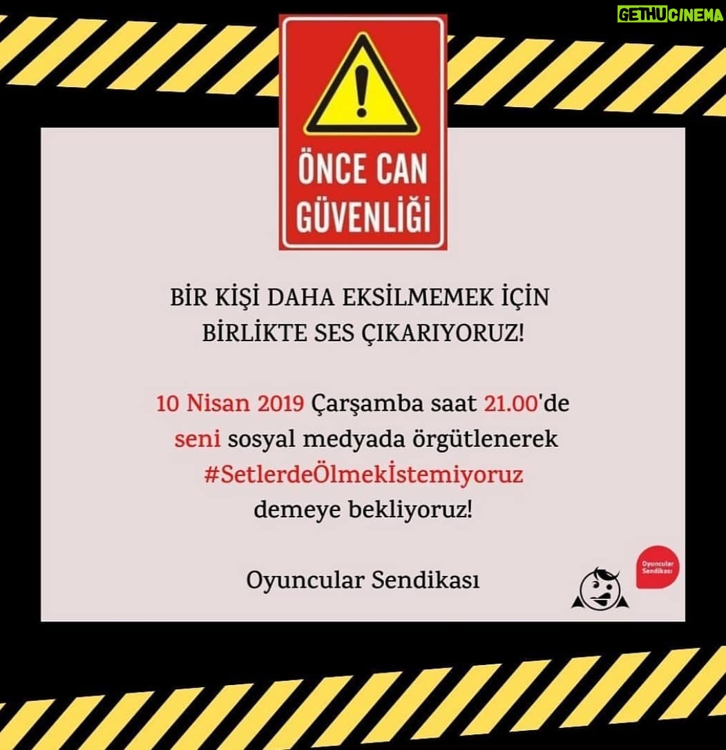 Metin Akdülger Instagram - Hasan'ı yakından tanıma fırsatım olmadı, biz aynı iş için beraber ter döken iş arkadaşlarıydık sadece. Bu gün Hasan'ın ailesini, sevenlerini ve gerçek dostlarını gördüm. Onlara kalbimden sabır dilemekten başka elimden birşey gelmedi. Hiçbir işin bir insanın canından ve ailesi ile dostlarının göz yaşlarından daha değerli olmadığını bir kere daha hatırladım. İşini saygıyla ve güzel yapmak için çalışırken yitirdiğimiz güzel dostlarımızı unutmadığımız, hayatın ve ruhun diger bütün maddi, manevi dünya işlerinden daha kıymetli olduğunu hatırladığımız bir Dünya diliyorum hepimize. Ruhun ışık olsun, huzur bulsun Hasan kardeş. #setlerdeölmeki̇stemiyoruz