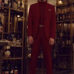 Metin Akdülger Instagram - Kırmızı! Photographer: @baturalpyl Styling: @feraybektass Hair: @tolgaoguzhann Makeup: @akinstayn