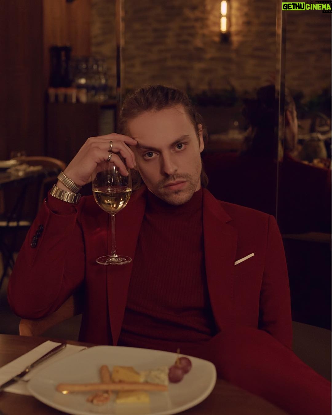 Metin Akdülger - 81K Likes - Kırmızı!
Photographer: @baturalpyl
Styling: @feraybektass
Hair: @tolgaoguzhann
Makeup: @akinstayn