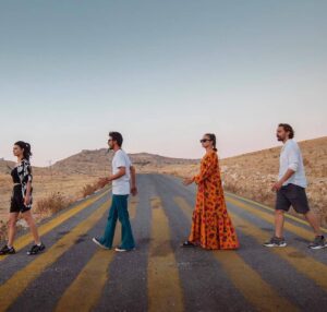 Metin Akdülger Instagram - Manastır Yolu / Mardin 🌈😎🤘@mehmet.gunsur @melisasenolsun @berenn_saat 🍻💫
📸 @yigit__eken
