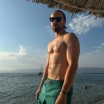 Metin Akdülger Instagram - Summer dump 🐕‍🦺🎬🏖️🏄🏼‍♂️❤️
