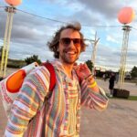 Metin Akdülger Instagram - Güzel Şeyler 🌈⚡#primaverasoundmadrid @cansuakinn @ahmetaksoz ❤☕ 📓🏴‍☠️😎