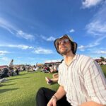 Metin Akdülger Instagram - Güzel Şeyler 🌈⚡#primaverasoundmadrid @cansuakinn @ahmetaksoz ❤☕ 📓🏴‍☠️😎