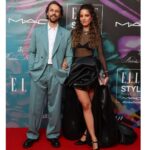 Metin Akdülger Instagram – Sevdiğiniz insanın parlamasına şahit olmak,  ödüllendirildiğinde yüzünde gördüğünüz gülümseme, mutluluğunu paylaşırken onun yanında yürümek; tarifsiz güzellikte şeyler bunlar.🌈 Bu tarifsiz güzelliklerle dolu geceye hazırlanırken bana yardım eden yetenekli insan💙 @zekiyekaradag_ a ve bana güvenen @beymen @paulsmithdesign @cartier ‘e teşekkür ederim.
Bu güzel kareleri çeken güzel insan @jiyankizilboga ‘a ve tüm bunları organize eden @simgebirben ‘ e ayrıca teşekkür ederim, çok şanslı biriyim. ❤🍀