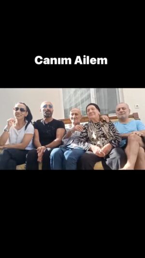 Metin Yıldız Instagram - Çocukken Anneme Babama söylediğimiz bir şarkıyı yeniden icra ettik:)) @hulyaa_yldzz  @hava3570  #fatsa #ılıca #sarmaşıkköyü #keşfett #keşfetteyiz #aile #anne #baba #kardeş #köy