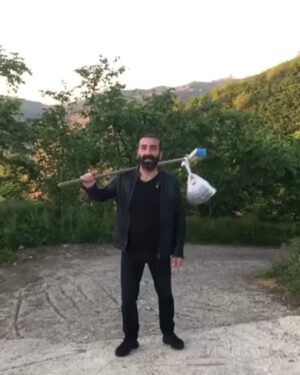 Metin Yıldız Instagram - Pazartesi 20:00 de tek kişilik oyunum ‘Öyle Düşünmenizi İstemiyorum’ ile Berlin’deyim 🌟 @kamiluslu_turkiye.emeklilik