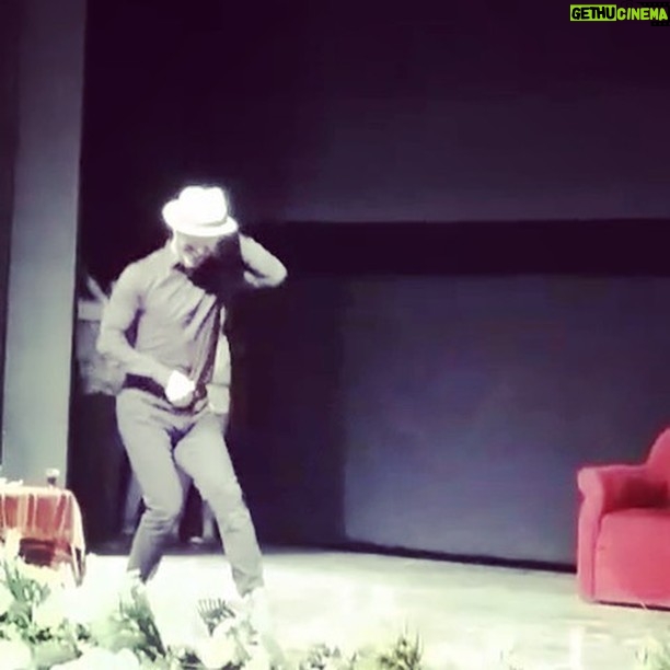 Metin Yıldız Instagram - Öyle Düşünmenizi İstemiyorum:) #bingölüniversitesi #michaeljackson 😂 @sacmjj