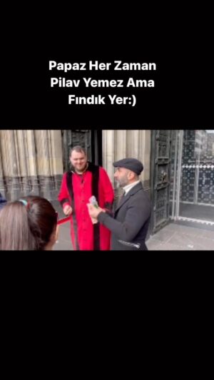 Metin Yıldız Instagram - Almanya'da Papazlara Fındık İkram Ettik :) @whynut #almanya @idrisaltunel @oguzhanaltunel @whynut_veganesprotein #fındık #dom #şaka #mizah #komik @ceylanyilmaz__ #fatsa #ordu
