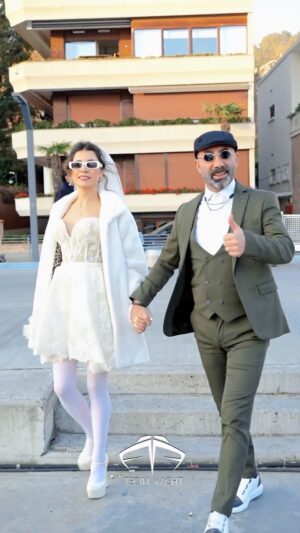 Metin Yıldız Instagram - Her sene Evlilik yıl dönümümüzde Yeniden evleniyoruz:) mutluluğumuza ortak olan bu şahane günün mimarları @tecim_yacht ve @baranclskn a çok teşekkür ediyorum.. @ceylanyilmaz__ @hulyaa_yldzz ⭐️❤️🎂👏🧿 Ayakkabı @envooycom