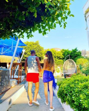 Metin Yıldız Instagram - Tanımaktan onur duyduğum çok değerli abim üstadım sevgili Karizma Cahite @cahitoztok01 amisafirperverliği için ve tüm @jadorebeachrestaurant ve @casajavoi personeline güler yüzleri ve nezaketlerinden ötürü çok çok teşekkür ediyorum ⭐️❤️⭐️🧿💙 @jadorebeachrestaurant  @ceylanyilmaz__