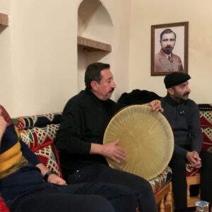 Metin Yıldız Instagram - Yine biraraya geleceğiz, elbette yine söyleyeceğiz.. @abdurahman_dengbej @mecit_hoca @mesutciziri @diyar___aslan @bulentdurgunn @uskudaryapim @nuhun_gemisi_cudide @okygrs @cizre_tanitim