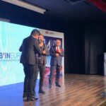Metin Yıldız Instagram - Yeniyüzyıl ünv. Dzenlenen Avrupa Kalite Ödülleri gecesinde yılın en sevilen oyuncusu ödülünü aldım.. hepinizi seviyorum 🌟👏🌟 sevgili @ekinoffical_ a da ödülnü verdim”🌟👏🌟