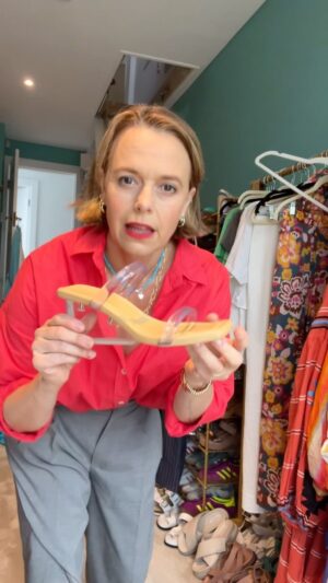 Mia Freedman Instagram - A VERY MERRY SHIRT. Would you call this cherry red? Santa red? 
@lmnd.shop shirt
@asos pants