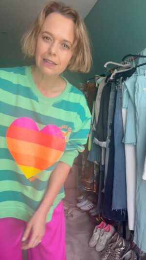 Mia Freedman Instagram - SHOULD I WEAR THIS? The Hi-Lo principle of style isn’t just about wearing expensive things with cheap ones. For me, it’s also about wearing casual things with more tailored or formal ones.
Denim and sequins. Sneakers and dresses. Jumpers with tailored pants.
So here we have a jumper I put on to get ready but then decided to keep on with the silk, wide-legged pants (flouro is a neutral) I was already wearing. 
What think? 
Jumper @cat_hammill 
Pants @sheikeandco 
Both are Australian  @ladystartups brands. 🙏🙏