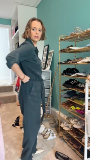 Mia Freedman Instagram - FASHION BABBLE: SEND HELP. I love this jumpsuit I got from @enzoandtoto when I was in Byron but what to do about saggy nappy situation in the back? 
Also: my god it’s a punish to wear a playsuit / romper / onesie when you go to the loo as much as I do. 
This is the kind of dilemma we discuss on our fash podcast @nothingtowearpod . It’s so good.