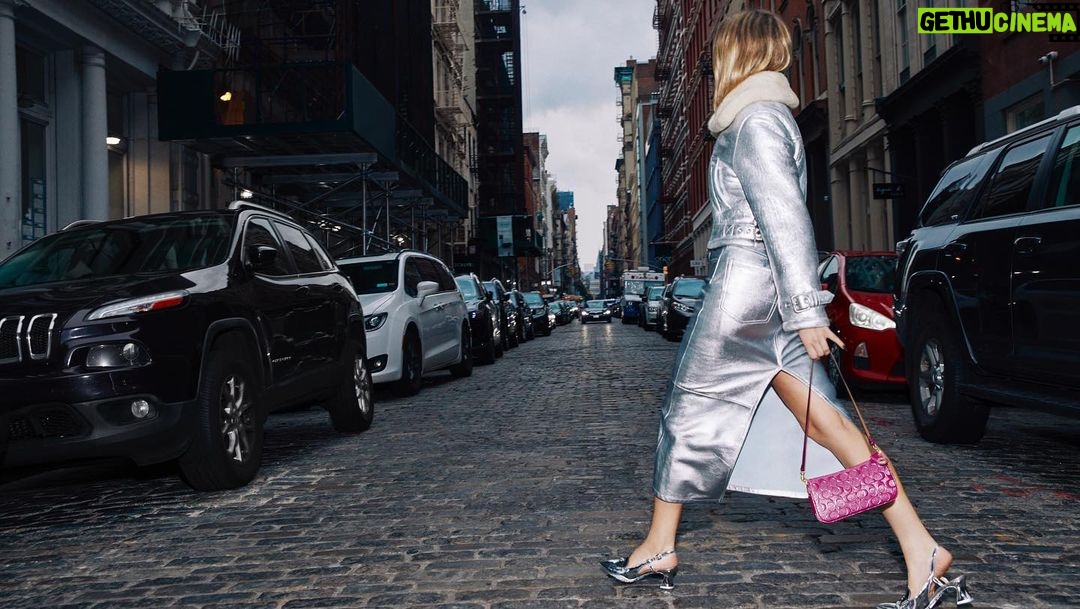 Mia Healey Instagram - @vogueaustralia X @coach This was so much fun omg! HUGE Thank you to everyone involved 🩶 https://www.vogue.com.au/premium-gallery/actor-mia-healey-hits-the-sights-of-new-york-with-coach New York, New York