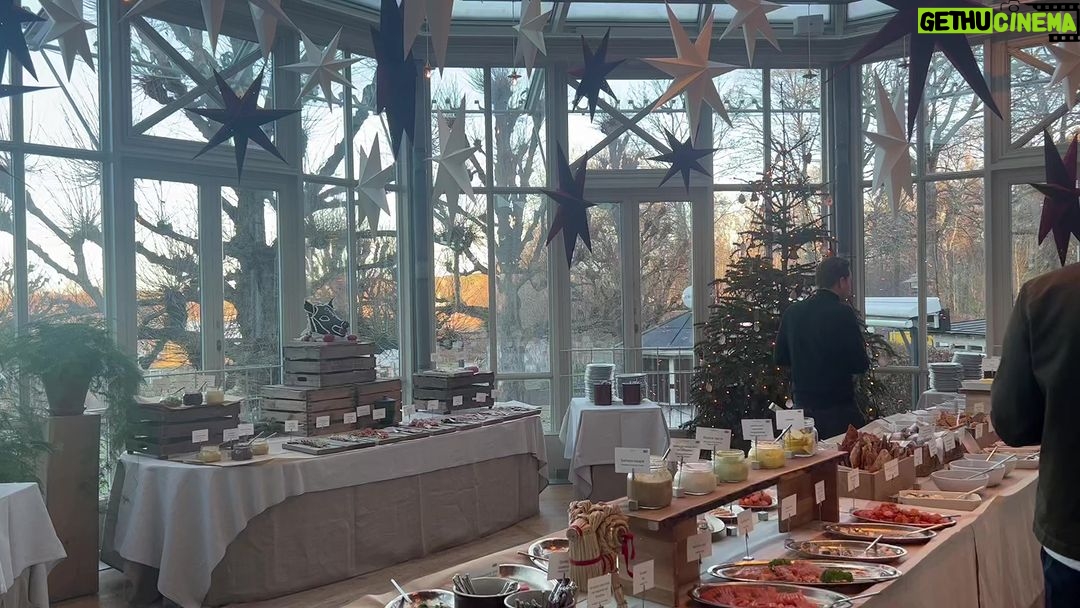 Michael Brinkenstjärna Instagram - Tack Bästa Staffan & Joakim Jordansson på Artistbolaget Stockhouse för Ett Suveränt Julbord Extra Allt 🙏 Å Tusen Tack för Ett Otroligt Bra År 🏆 Ödmjukast Mr Brink 🥊 #julbord #stockholm #sweden🇸🇪 #mylife #mat #instagood #instagram Ulriksdals värdshus