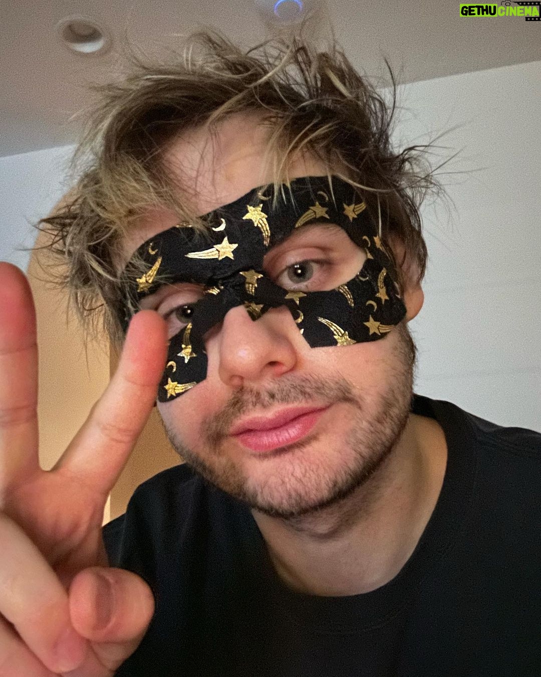 Michael Clifford Instagram - september was the craziest month of my life
