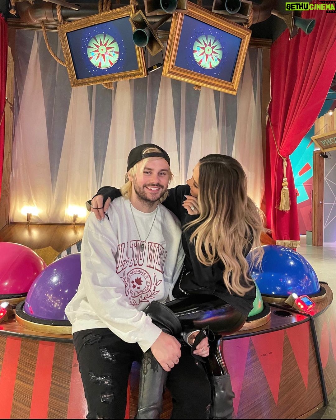 Michael Clifford Instagram - birthday festivities photo dump 🥰 i love you @crystalleigh thanks for a bajillion surprises all week 😵💫❤️