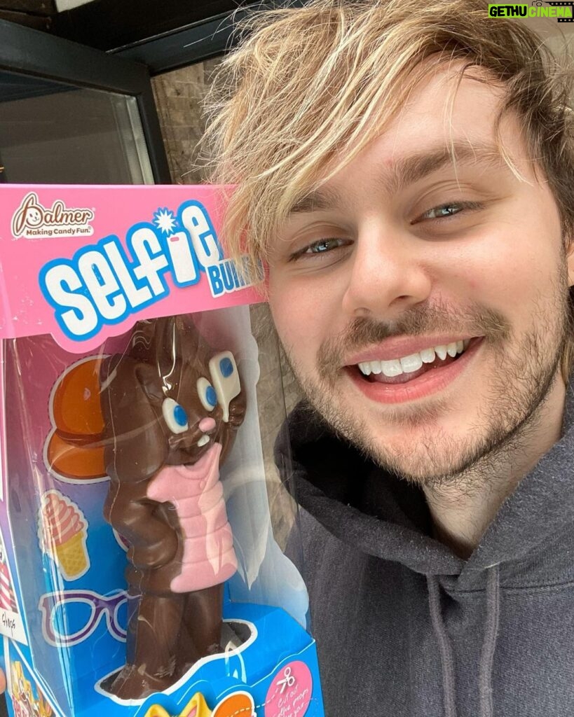 Michael Clifford Instagram - this is the last time I’m taking a teeth smiling selfie EVER