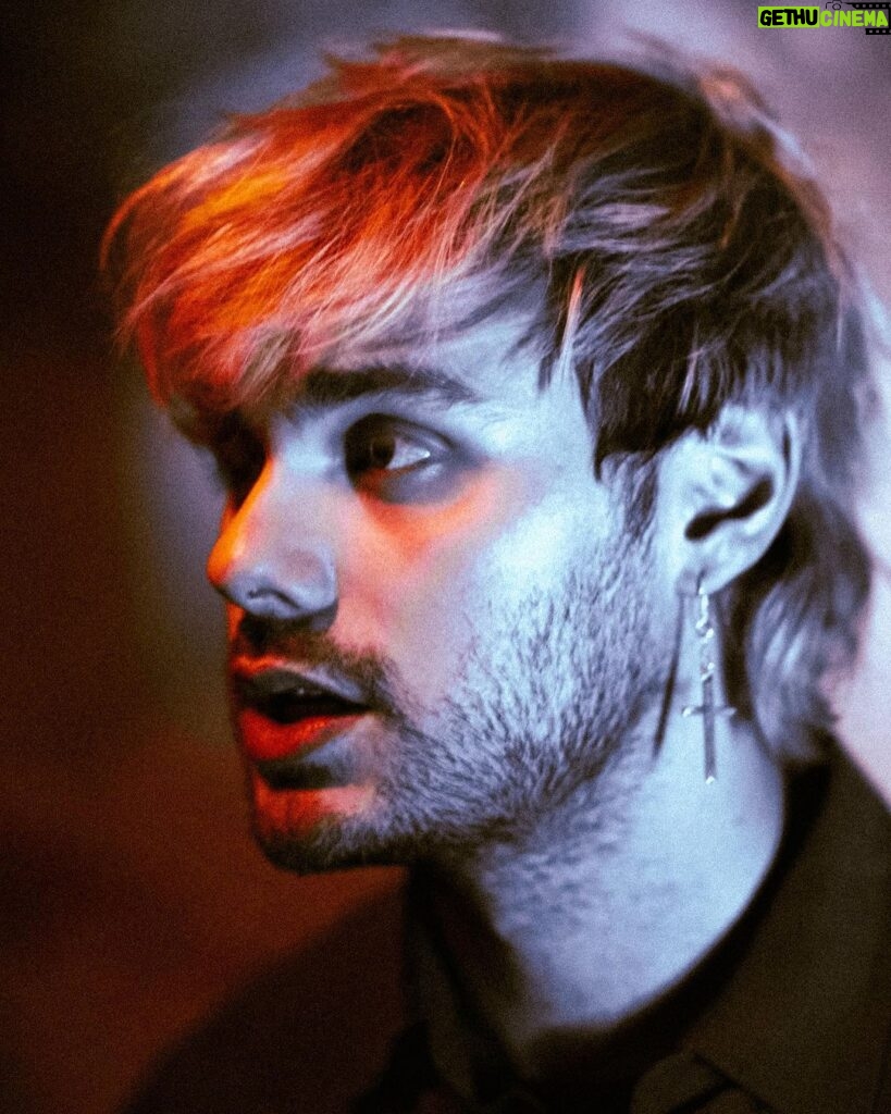 Michael Clifford Instagram - should i die my hair this color while in isolation?