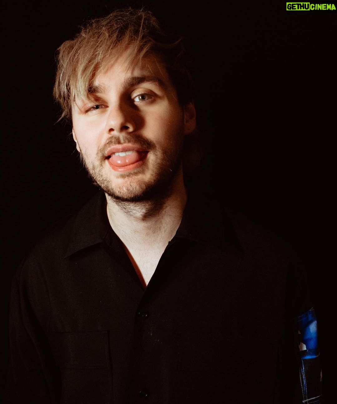 Michael Clifford Instagram - here to complete the 4/4