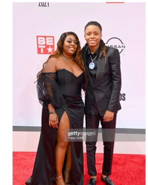 Michael Epps Instagram - B.E.T awards 2021 fasho was somthin to remember🔥🗣💯 #MamaWeDoinIt♥️
#betawards #thechi 
Suit: @dolcegabbana
