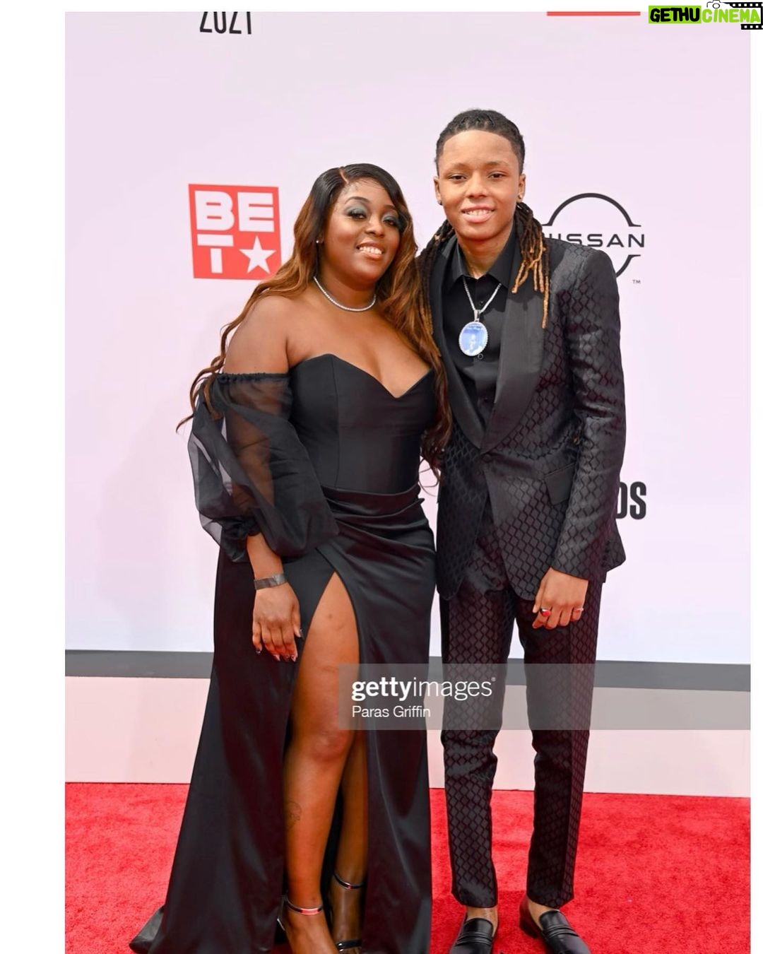 Michael Epps - 62.8K Likes - B.E.T awards 2021 fasho was somthin to remember🔥🗣💯 #MamaWeDoinIt♥️
#betawards #thechi
Suit: @dolcegabbana
