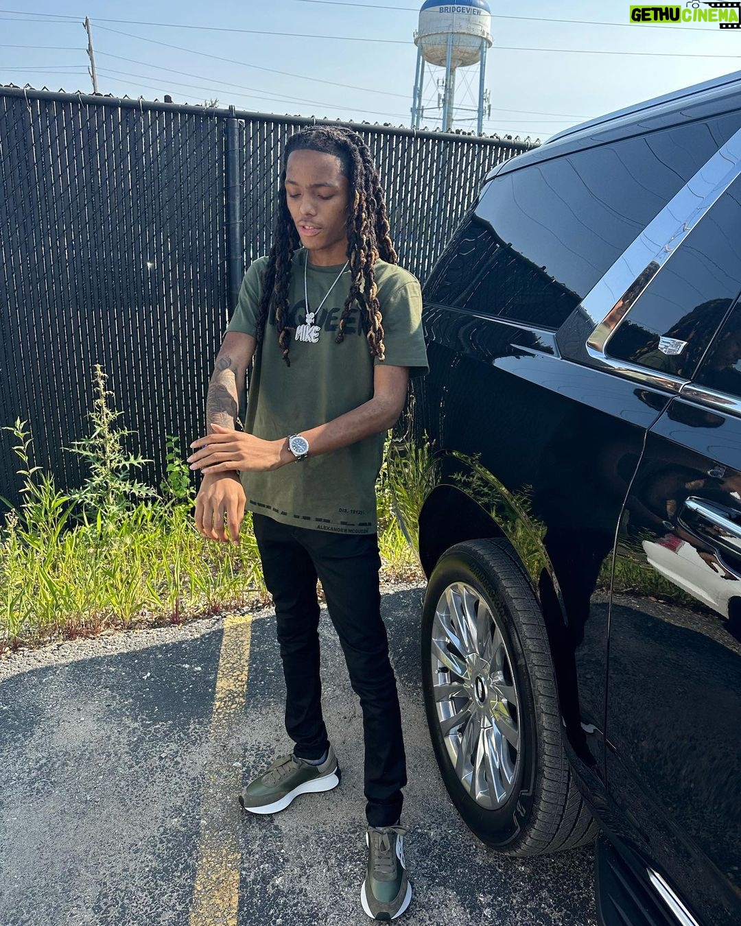 Michael Epps - 87.4K Likes - Outside in my city looking good🚀🖤