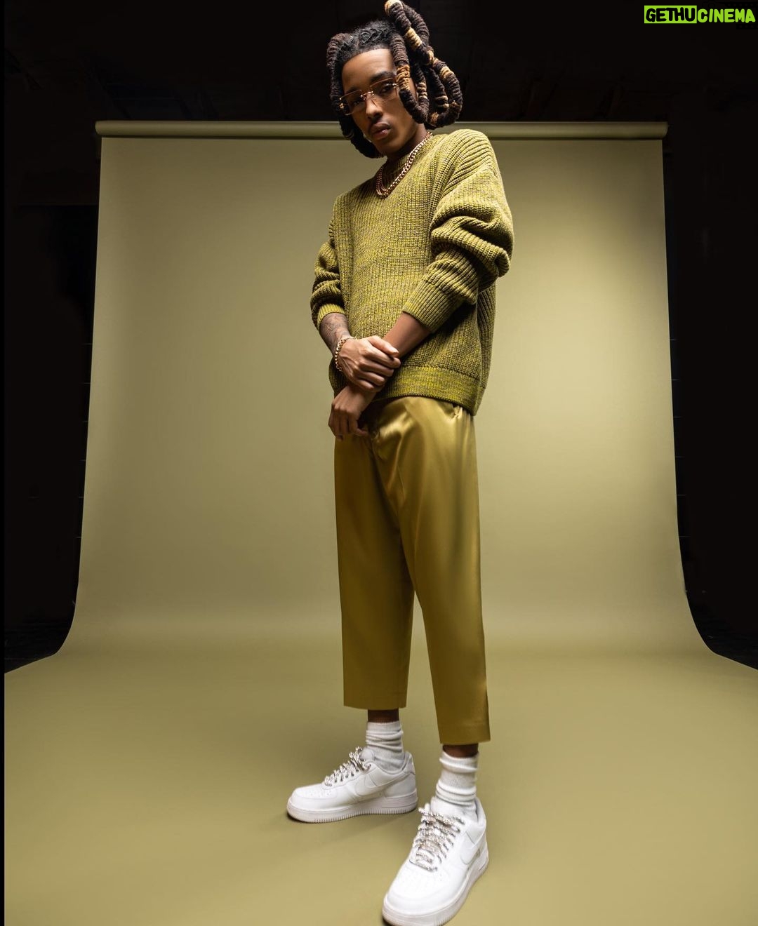 Michael Epps - 165.5K Likes - In order to do great things, you must be Unafraid to Recreate Yourself
Photographer: @mrblakemartin
On Set Stylist: @infinitelocke
Hair: @ajknowshair
Makeup: @bold_personality_beauty