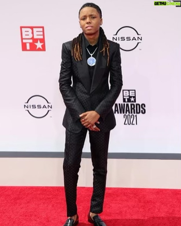 Michael Epps Instagram - B.E.T awards 2021 fasho was somthin to remember🔥🗣💯 #MamaWeDoinIt♥️ #betawards #thechi Suit: @dolcegabbana