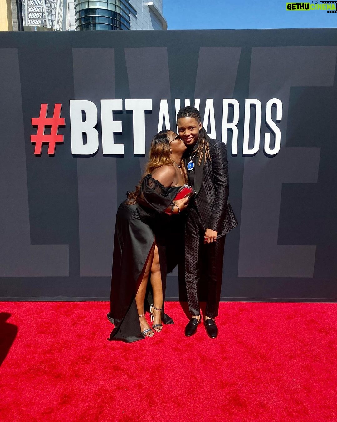 Michael Epps - 62.8K Likes - B.E.T awards 2021 fasho was somthin to remember🔥🗣💯 #MamaWeDoinIt♥️
#betawards #thechi
Suit: @dolcegabbana