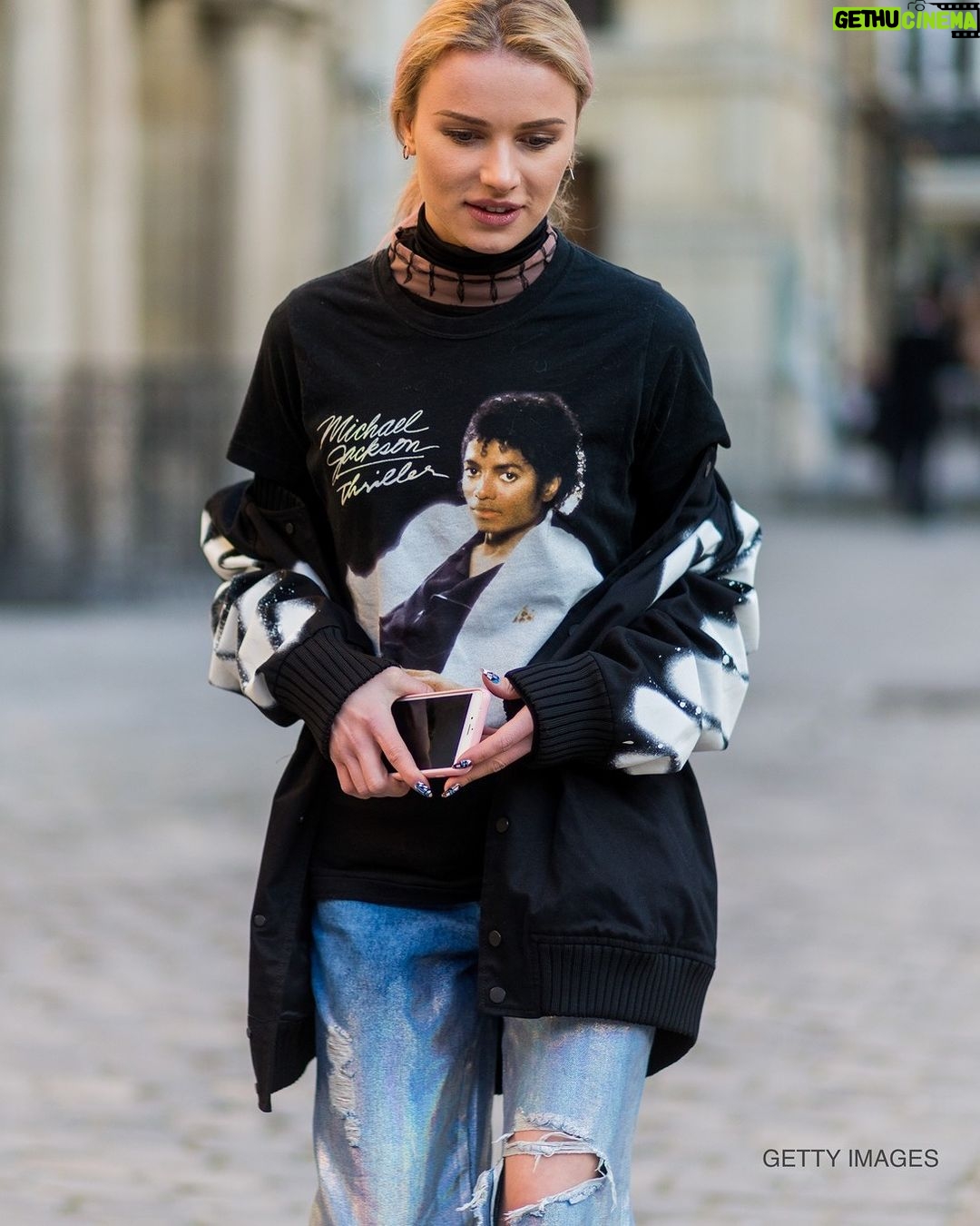 Michael Jackson Instagram - It’s not uncommon for the paparazzi to capture models showing their love of Michael Jackson in their fashion. Photo 1 through 3: Brazilian model Alessandra Ambrosio, Polish model Julia Kuczynska, and model Ana Christina