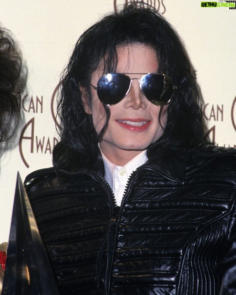 Michael Jackson Instagram - On this date in 1993, Michael Jackson performed “Dangerous” at the AMAs and he received 3 awards that night: ‘Dangerous’ won Favorite Pop/Rock Album, “Remember The Time” won Favorite Soul/R&B Song + Eddie Murphy presented Michael the "Michael Jackson International Artist Award."