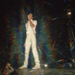 Michael Jackson Instagram – Michael Jackson’s shimmery suit helped photographer Lynn Goldsmith to create this prismatic effect around Michael, seen here performing on the Triumph Tour in 1981.